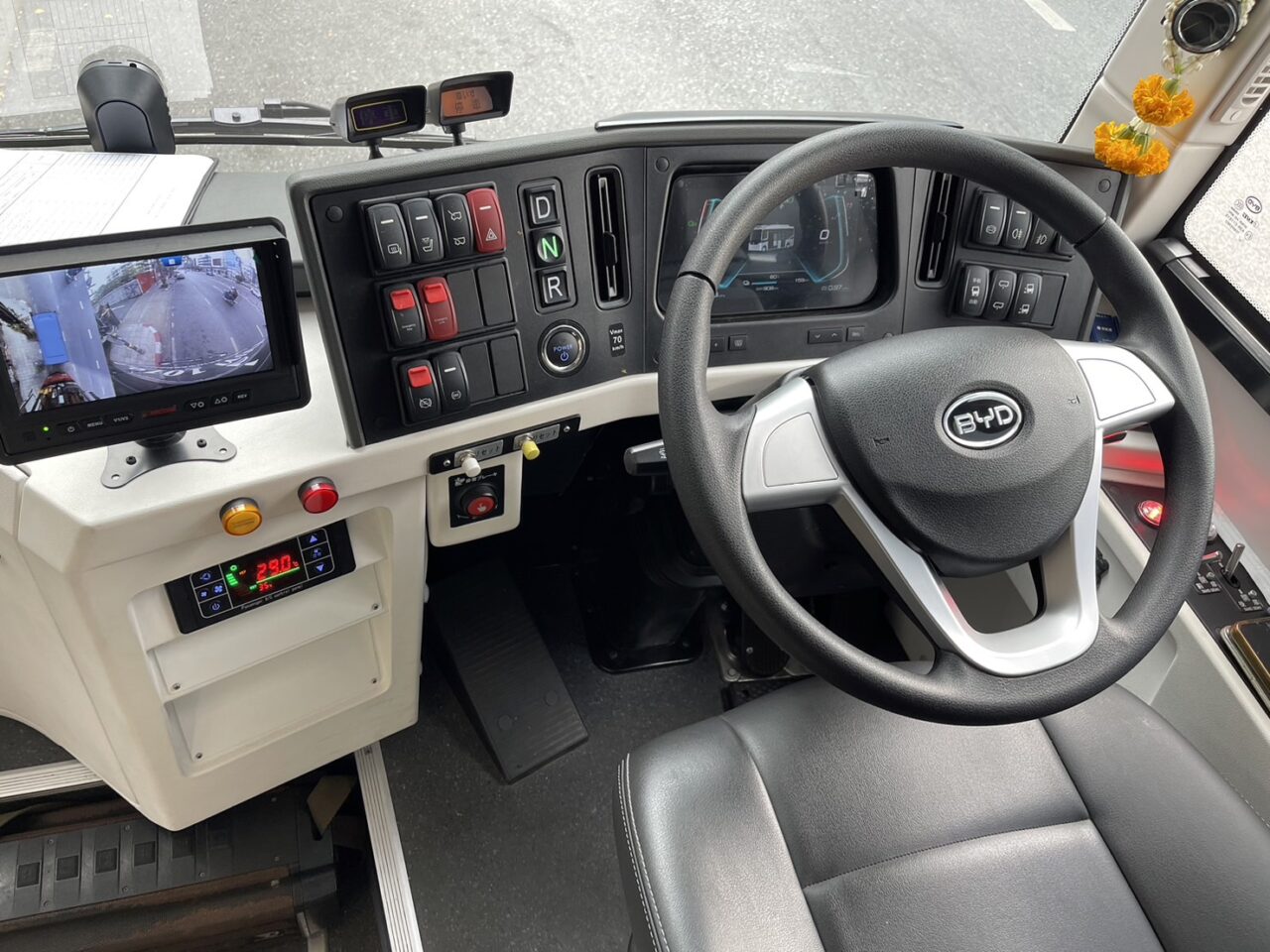 https://www.autopreviewnews.com/wp-content/uploads/2024/04/04_BYD-B70-in-Thonglor-provided-by-REVER-Commercial-Vehicles-1280x960.jpg